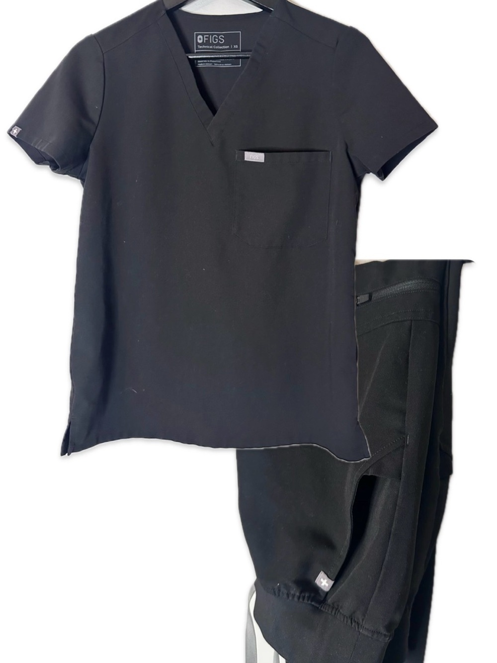 FIGS Technical Collection Scrub Set With One Pocket and Jogger Style Bottom, XS
